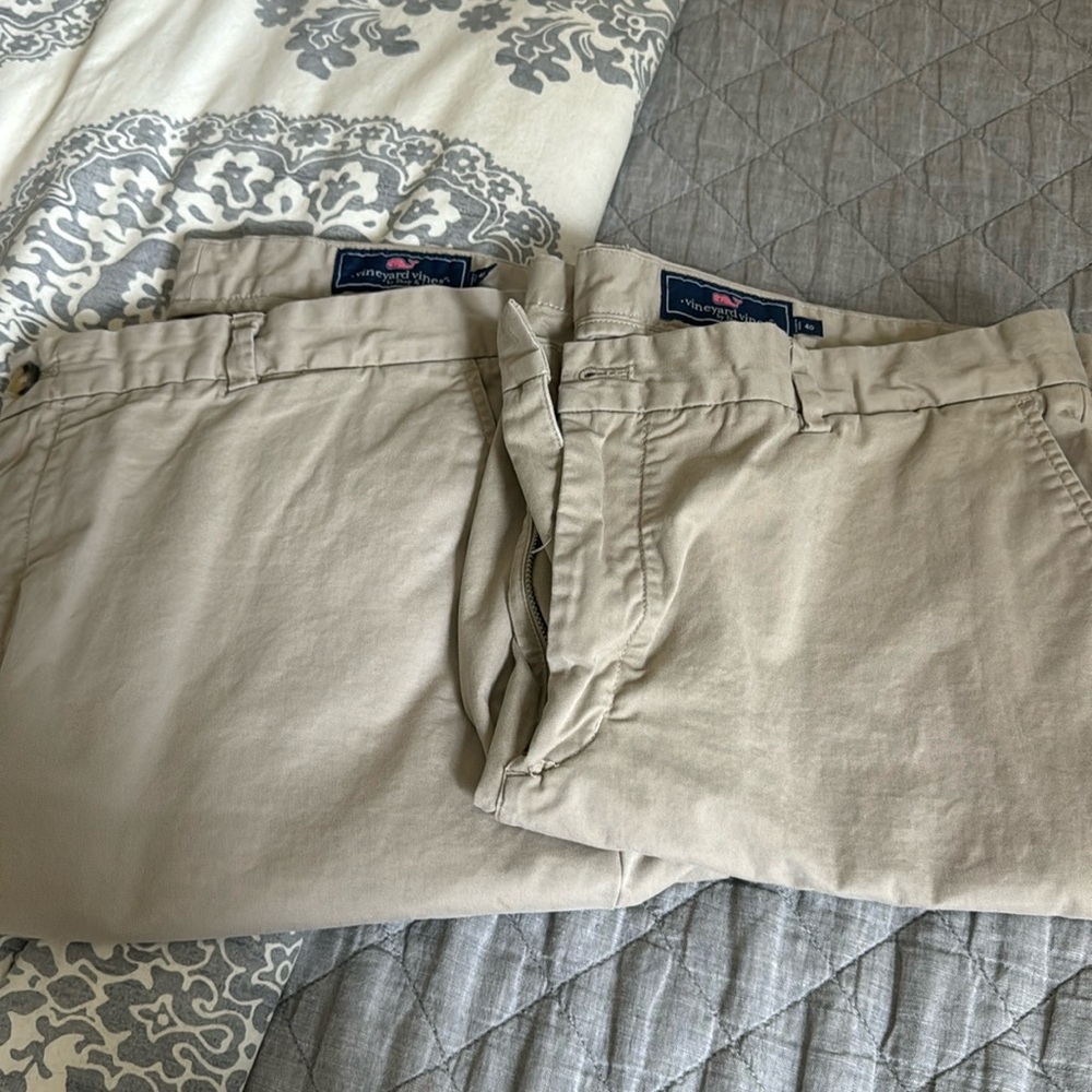 Men’s Vineyard Vines khaki shorts